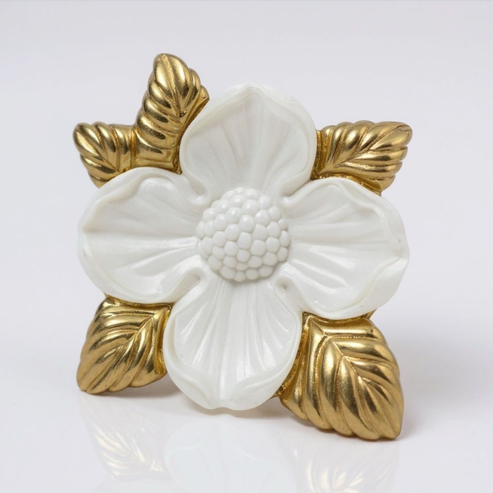 Vintage Monet Dogwood Flower Brooch – Frosted Glass & Gold Tone Leaves